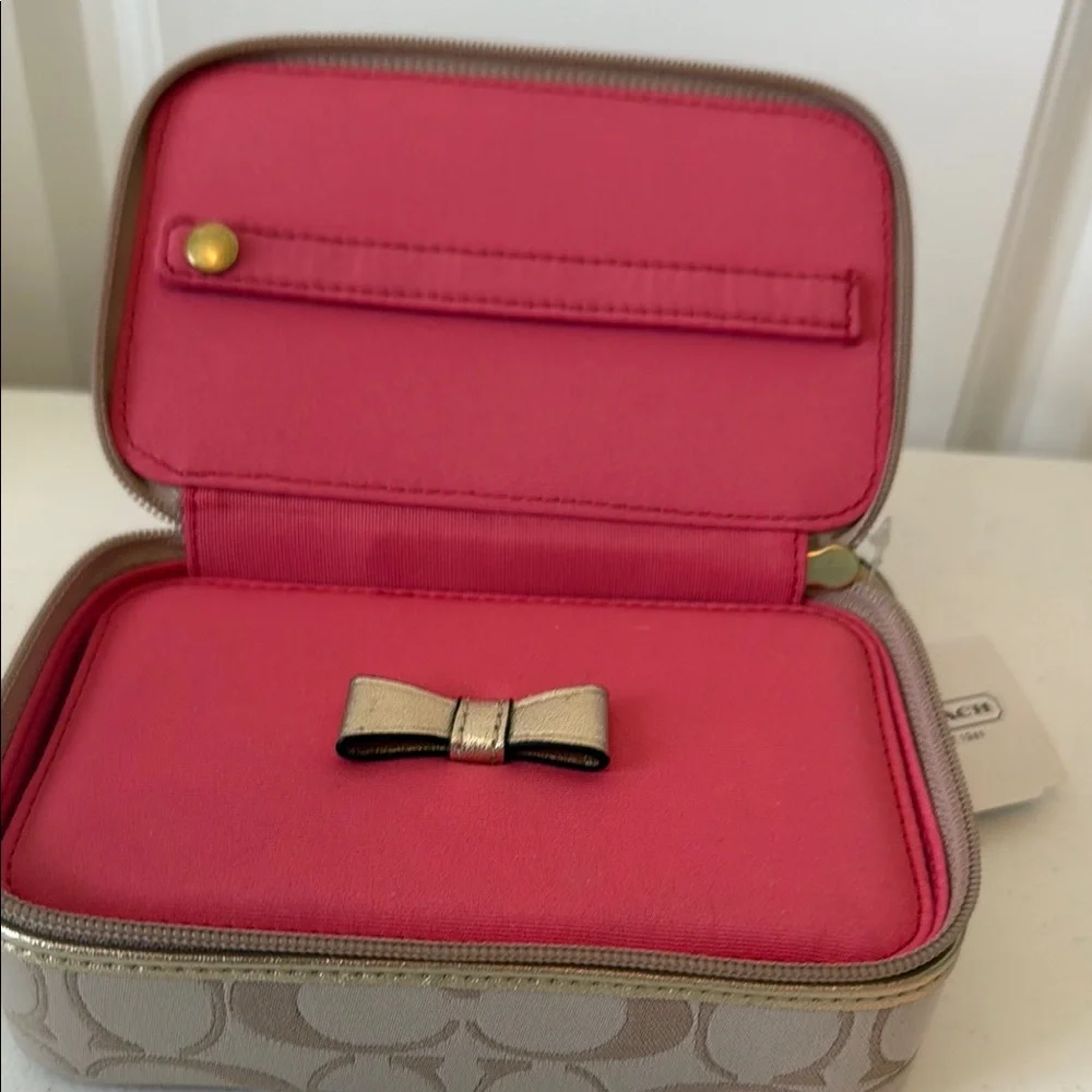 * NWT - COACH DAISY PATTERN TRAVEL JEWELRY CARRIER - Picture 7 of 8